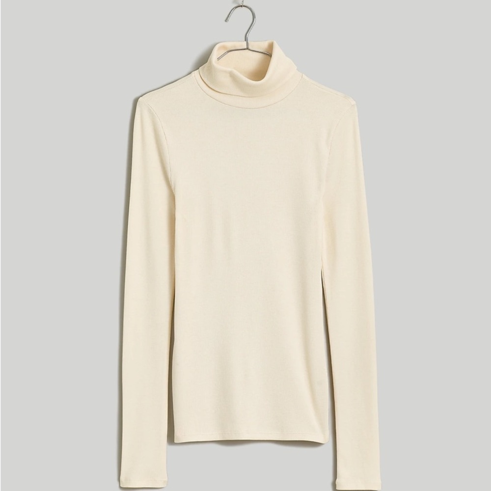 Brightside Finerib Turtleneck
Long-Sleeve Tee in Antique Cream